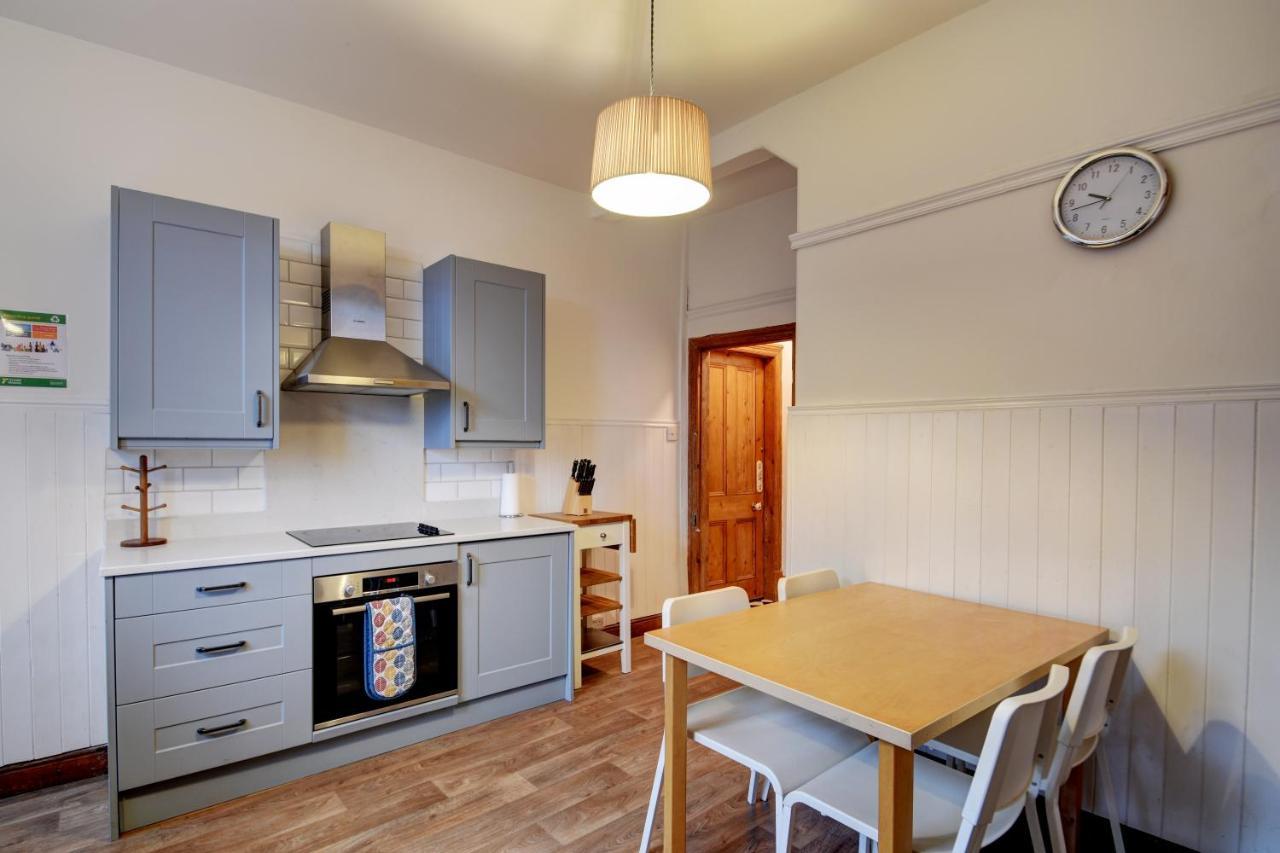 Spacious Victorian Townhouse Near Hcc With Off Street Parking Harrogate Extérieur photo