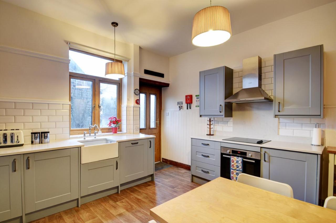Spacious Victorian Townhouse Near Hcc With Off Street Parking Harrogate Extérieur photo