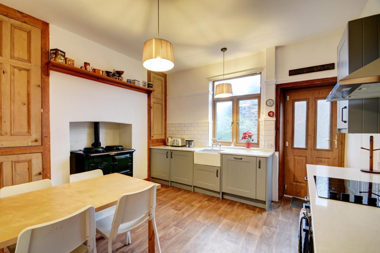Spacious Victorian Townhouse Near Hcc With Off Street Parking Harrogate Extérieur photo
