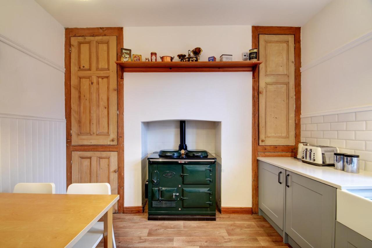 Spacious Victorian Townhouse Near Hcc With Off Street Parking Harrogate Extérieur photo
