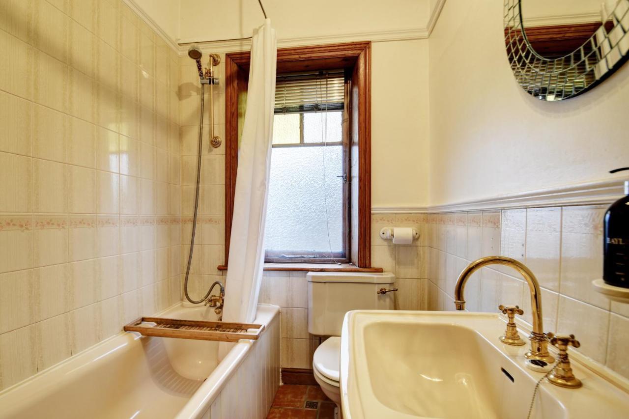Spacious Victorian Townhouse Near Hcc With Off Street Parking Harrogate Extérieur photo
