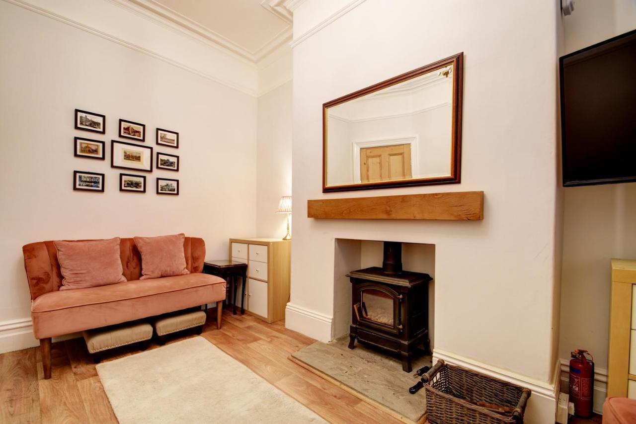Spacious Victorian Townhouse Near Hcc With Off Street Parking Harrogate Extérieur photo
