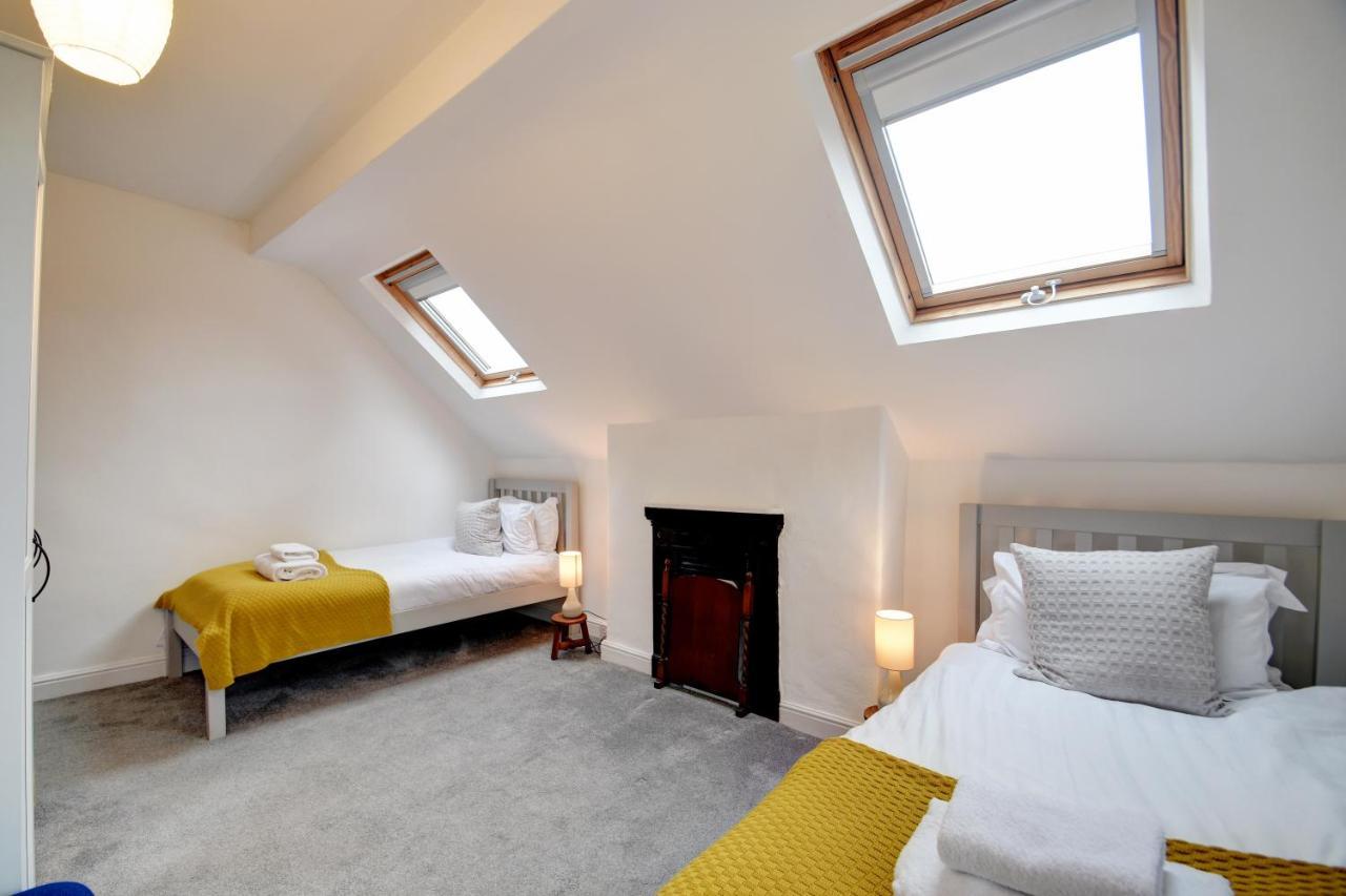 Spacious Victorian Townhouse Near Hcc With Off Street Parking Harrogate Extérieur photo