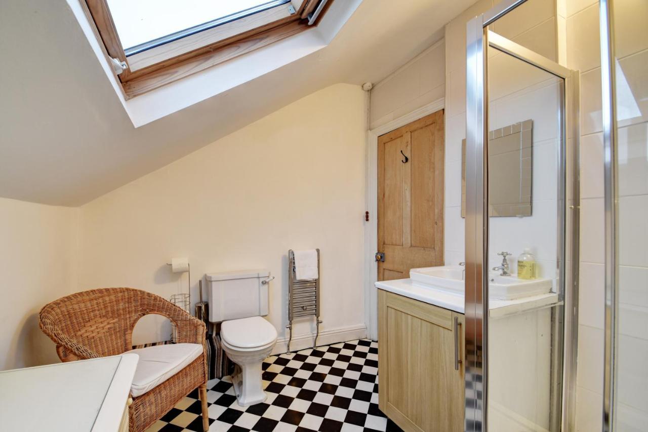 Spacious Victorian Townhouse Near Hcc With Off Street Parking Harrogate Extérieur photo