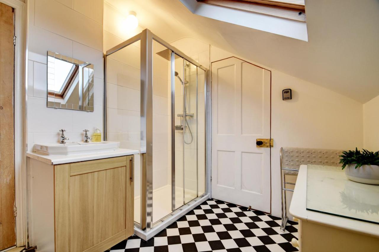 Spacious Victorian Townhouse Near Hcc With Off Street Parking Harrogate Extérieur photo