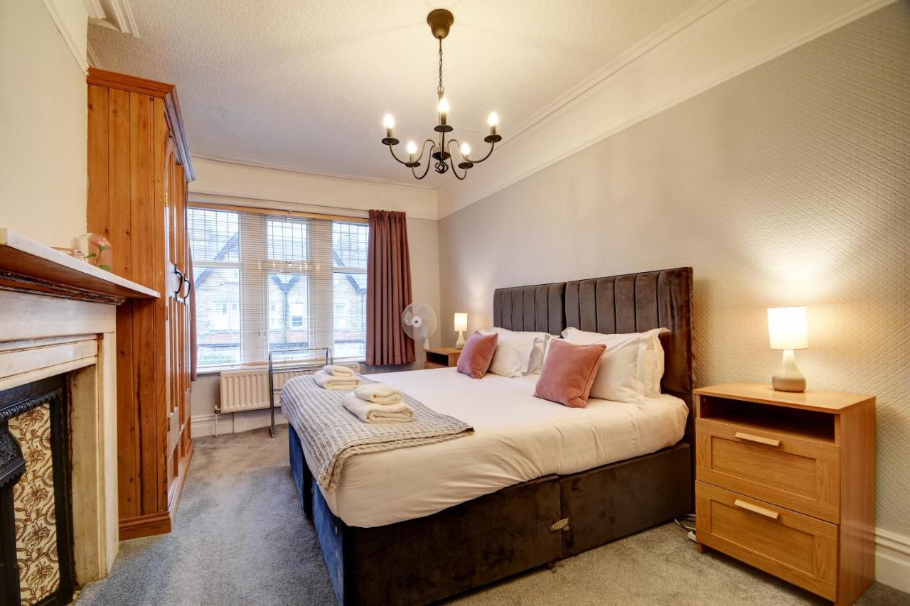 Spacious Victorian Townhouse Near Hcc With Off Street Parking Harrogate Extérieur photo